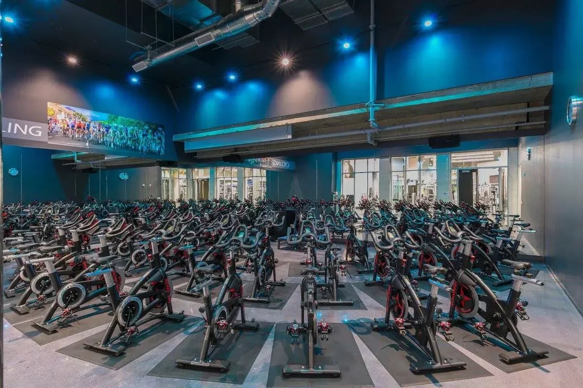 9-Group-Golds-Gym-Glendale-Schwinn-AC-Performance